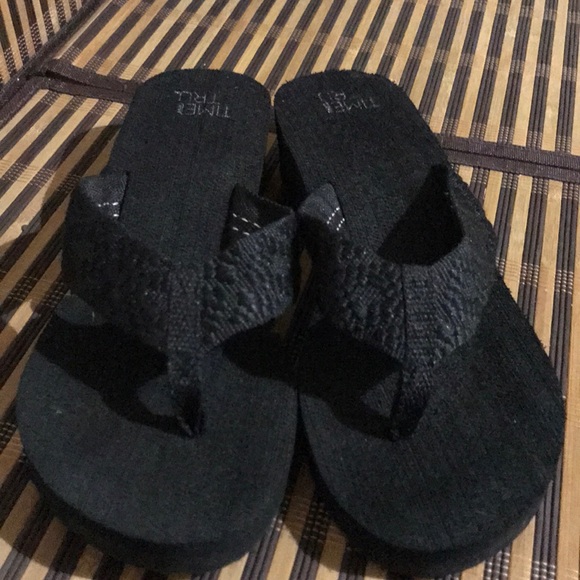 time and tru flip flops